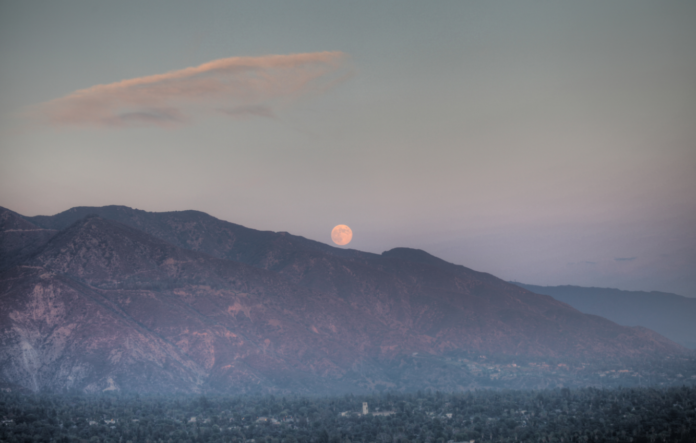 why is the moon orange